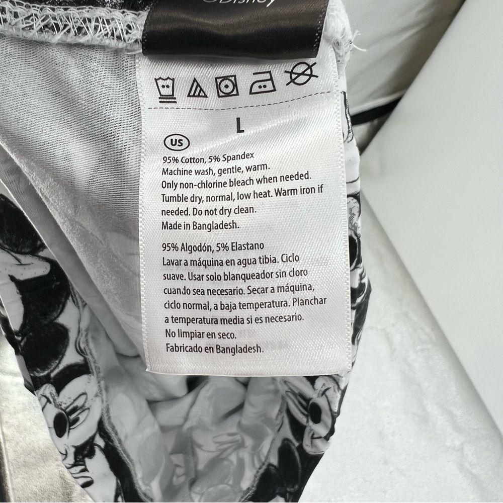 Large  Disney  Mickey Mouse Shorts   New - Picture 4 of 4